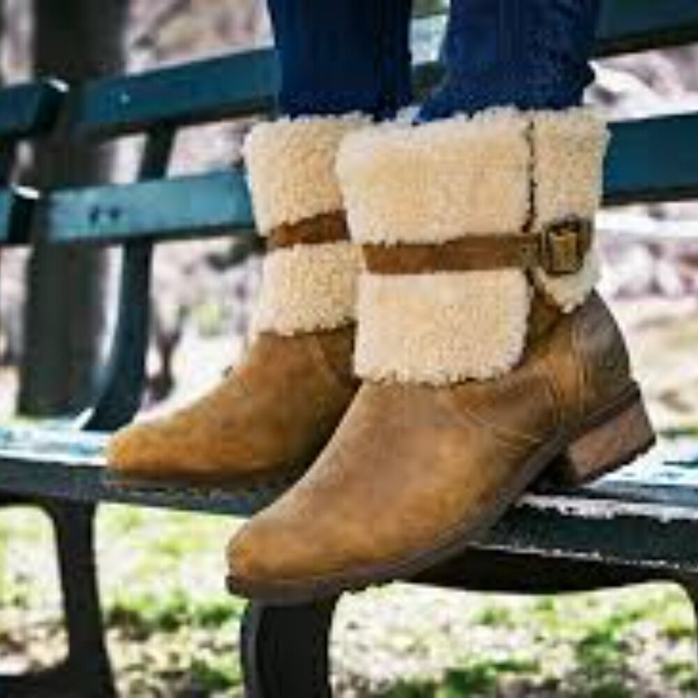 UGG  Blayre II Dark Brown Boots with Cream Lining Women n Size 9.5
